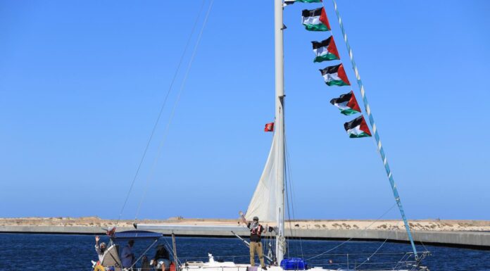 La flottille Global Sumud pour Gaza part enfin de Tunisie, après avoir subi deux attaques de drones