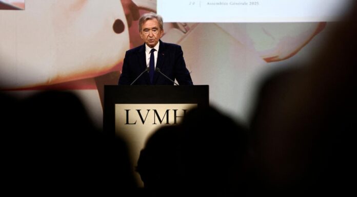 Bernard Arnault qualifie Gabriel Zucman de « militant d’extrême gauche » qui cherche à « mettre à terre l’économie française »