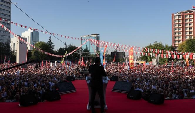 des dizaines de milliers de manifestants à Ankara pour soutenir l’opposition