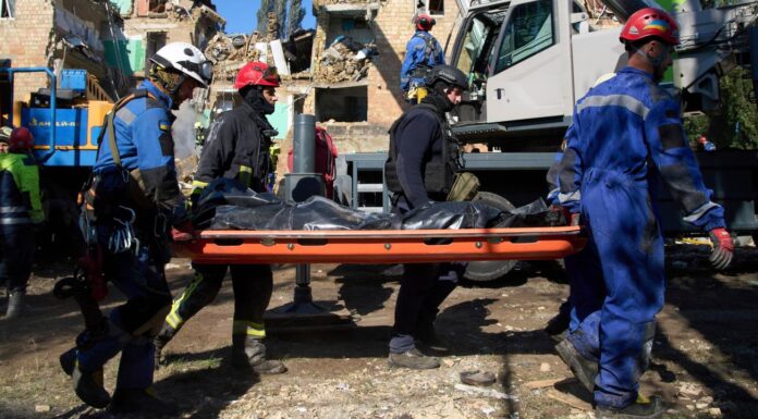 Donald Trump prêt « à imposer des sanctions » à Moscou quand tous les pays de l’OTAN « cesseront d’acheter du pétrole à la Russie »