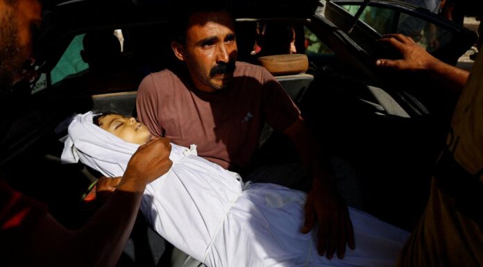 83 corps transportés en vingt-quatre heures vers les hôpitaux de la bande de Gaza, selon le ministère de la santé de l’enclave