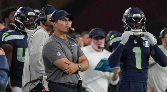 Seahawks commit head-scratching error vs Cardinals