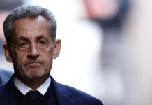 « Nicolas Sarkozy promeut une nouvelle figure, celle du président écrivain injustement embastillé »