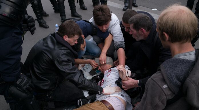 Romain Dussaux, blessé par une grenade policière lors d’une manifestation contre la « loi travail » en 2016, attend toujours réparation
