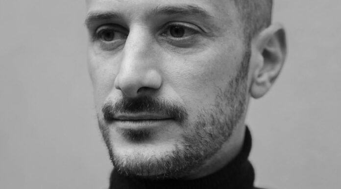 Emmanuel Macron rend hommage au photojournaliste Antoni Lallican, « victime d’une attaque de drones russes »