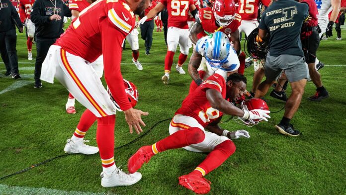 1760329355_nfl-chiefs-lions-fight-101225-1.jpg