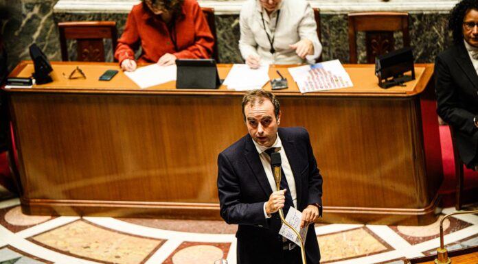 le débat parlementaire à nouveau en suspens