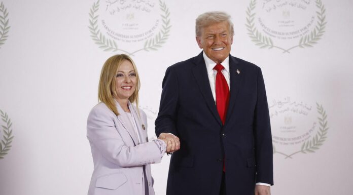 Pour Giorgia Meloni, l’alignement sur Donald Trump passe avant le respect des faits historiques