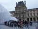 Le Louvre a rouvert mercredi matin, trois jours après le vol spectaculaire de huit joyaux de la couronne de France