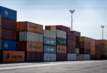 Donald Trump annonce une hausse de 10 % des droits de douane sur le Canada après la diffusion d’une publicité