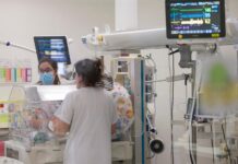 La hausse de la mortalité néonatale se concentre sur les communes les plus pauvres