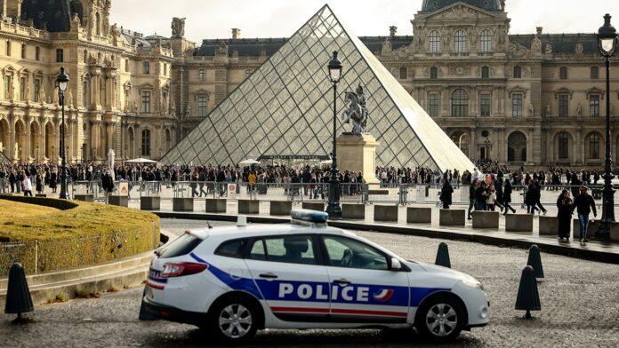 1761477587_paris-louvre-paris-car-museum.jpg