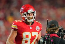 Travis Kelce honors Taylor Swift with touchdown dance after record score