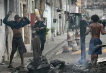 Au Brésil, une opération policière antidrogue dans des favelas de Rio de Janeiro fait au moins 64 morts