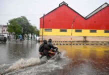 L’ouragan Melissa, rétrogradé en catégorie 3, touche Cuba avec des vents de 195 km/h