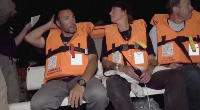 les avocats de 27 Français membres de la flottille pour Gaza, arraisonnée mercredi matin par Israël, demandent leur libération