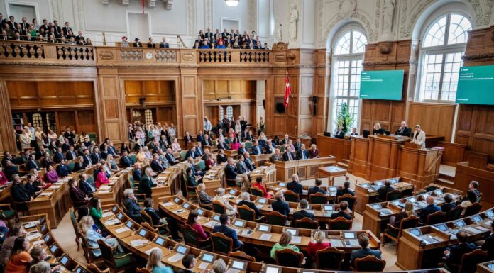 Interdiction des réseaux sociaux aux moins de 15 ans : le Danemark mène l’offensive contre les écrans