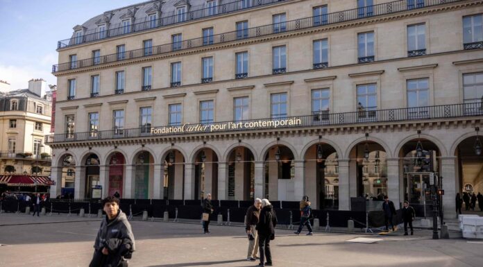 « Le vol au Louvre signe un basculement entre une culture publique désargentée et usée, et des acteurs privés riches et agiles »