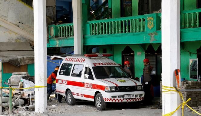 67 morts après l’effondrement d’une école à Java, les normes de construction en question