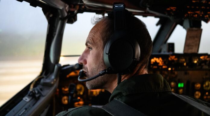 A bord d’un Awacs, avion sentinelle de l’OTAN sur le flanc est de l’Europe face aux incursions de drones russes