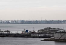 les sanctions américaines contre la Russie sont un « véritable tournant », estime Emmanuel Macron