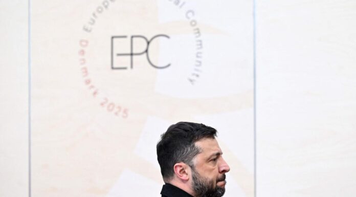 la Russie peut violer l’espace aérien « n’importe où en Europe », met en garde Volodymyr Zelensky lors du sommet de Copenhague