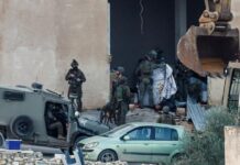 des soldats israéliens filmés tirant sur deux hommes s’étant rendus ; l’Autorité palestinienne accuse Israël de « crime de guerre »