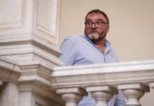 Lors de son procès, Frédéric Péchier, accusé de « se prendre pour Dieu », résiste seul contre tous