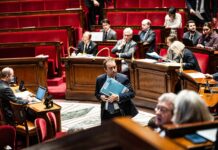 Sébastien Lecornu tente de conjurer la censure