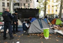 A Paris, environ 300 migrants évacués de campements dans le 19ᵉ arrondissement