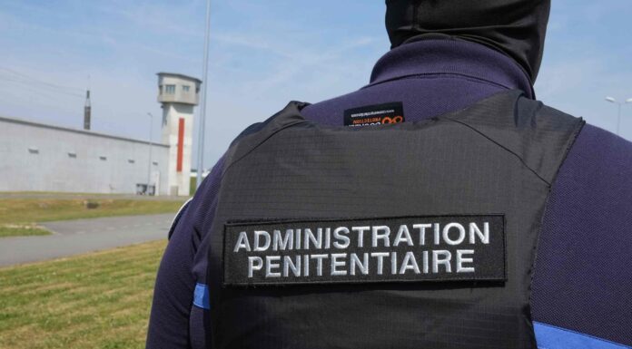 L’enquête sur la détention illicite d’une clé USB par Salah Abdeslam élargie, trois nouvelles gardes à vue