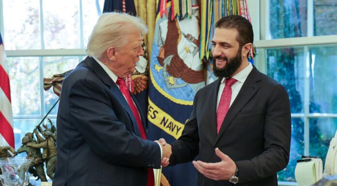 A Washington, le président syrien, Ahmed Al-Charaa, confirme sa mue politique et son rapprochement avec les Etats-Unis