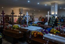 En Ukraine, « les gens veulent des cérémonies funéraires le plus courtes possible, par crainte des bombardements »