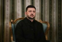 fragilisé par un scandale de corruption et par l’avancée russe, Volodymyr Zelensky vient chercher du soutien à Paris