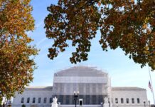 Aux Etats-Unis, la Cour suprême américaine suspend le blocage du redécoupage électoral au Texas