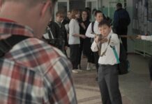 « Mr. Nobody Against Putin », une plongée dans la militarisation des écoles en Russie