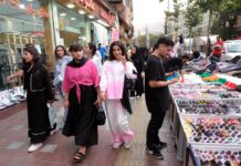 le régime lâche du lest sur les libertés individuelles tout en intensifiant la répression politique