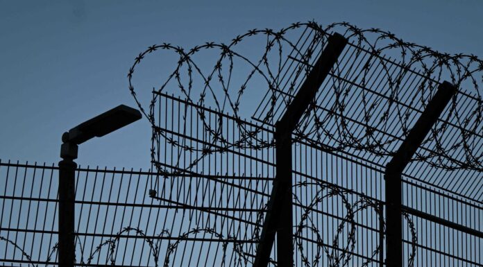 Deux détenus se sont évadés de la prison de Dijon en sciant les barreaux de leur cellule