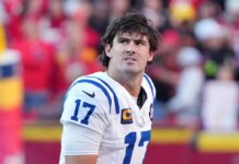 Colts’ Daniel Jones playing through fractured fibula: report