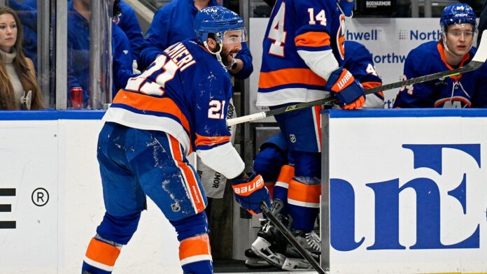 1764454793_kyle-palmieri-assists-goal-islanders-flyers.jpg