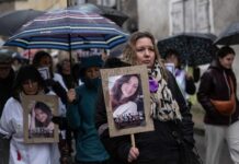 A Crémieu, en Isère, une marche blanche en hommage à Zaïa Binet, victime de féminicide