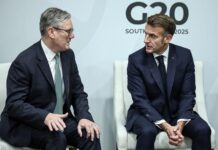 Keir Starmer demande à Emmanuel Macron de faire davantage