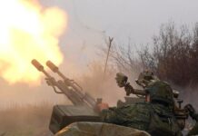 une raffinerie russe visée par des attaques ukrainiennes ; plus d’une centaine de drones lancés par la Russie pendant la nuit