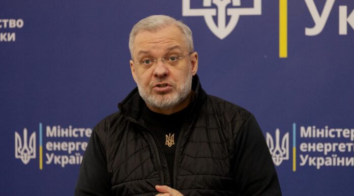 cité dans un scandale de corruption qui secoue le secteur énergétique, le ministre de la justice ukrainien a été suspendu