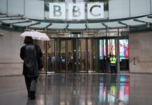 Donald Trump menace de poursuivre la chaîne pour 5 milliards de dollars