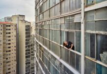 Le Copan, cet immeuble monde peuplé de 5 000 habitants à Sao Paulo, raconte les fractures de la société au Brésil