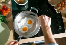 Foodies are adding 1 ingredient to pan to stop eggs sticking – not oil