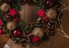 Woman hangs up Christmas wreath using item with ‘no effort or damage’