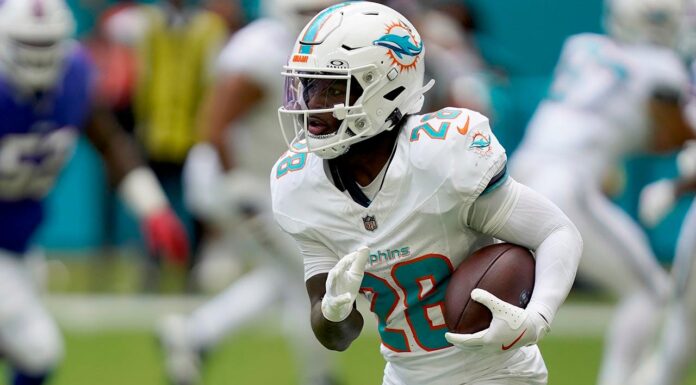Dolphins end 6-game losing streak to Bills with dominant 30-13 win
