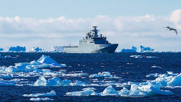 greenland-navy-patrol.jpg
